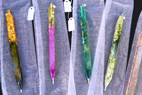 Caneta artesanal de resina - Image 3